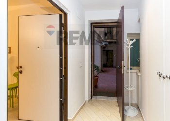 Hall / corridoio - Four-room apartment Viale Regina Margherita
 
35, Catania - photo 12