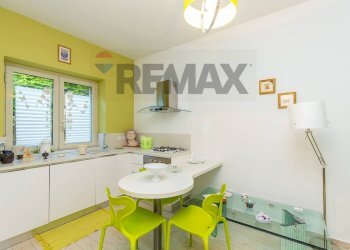 Cucina - Four-room apartment Viale Regina Margherita
 
35, Catania - photo 15