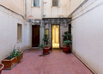 Terrazza - Four-room apartment Viale Regina Margherita
 
35, Catania - photo 23