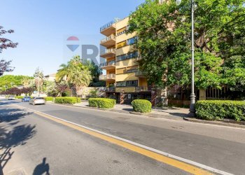 Edificio all\'aperto - Four-room apartment Viale Regina Margherita
 
35, Catania - photo 25