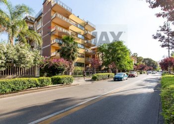 Edificio all\'aperto - Four-room apartment Viale Regina Margherita
 
35, Catania - photo 28