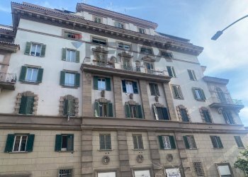 Edificio all\'aperto - Three-room apartment Via Terni, Roma - photo 4