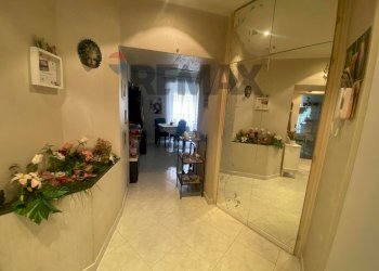 Hall / corridoio - Three-room apartment Via Terni, Roma - photo 5