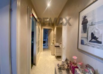 Hall / corridoio - Three-room apartment Via Terni, Roma - photo 10