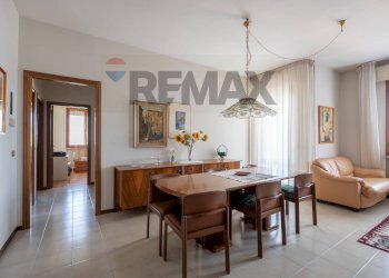 Sala da pranzo - Appartamento Via Mazzola
 
10, Jesi - foto 2