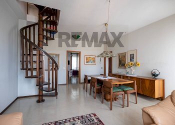 Sala da pranzo - Appartamento Via Mazzola
 
10, Jesi - foto 11