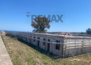 Edificio all\'aperto - Villa a Schiera C.da Bongiovanni, Augusta - foto 1
