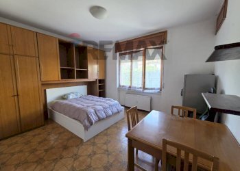 Camera / camera da letto - One-room apartment Via Sebenico
12, Varese - photo 1