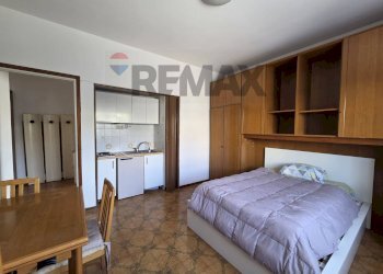 Camera / camera da letto - One-room apartment Via Sebenico
12, Varese - photo 4