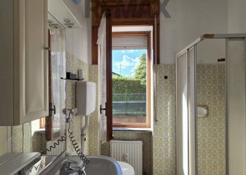 Bagno - One-room apartment Via Sebenico
12, Varese - photo 9