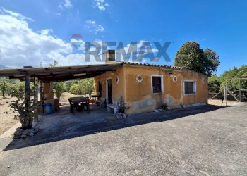 Casa all\'aperto - Terreno agricolo Contrada Piane vecchie
snc, Lascari - foto 1