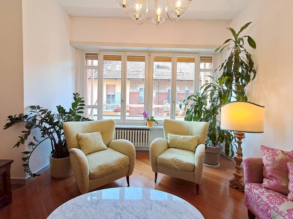 Salone - Four-room apartment via Antonio Canova, 25, Torino (neighborhood San Salvario) - photo 1