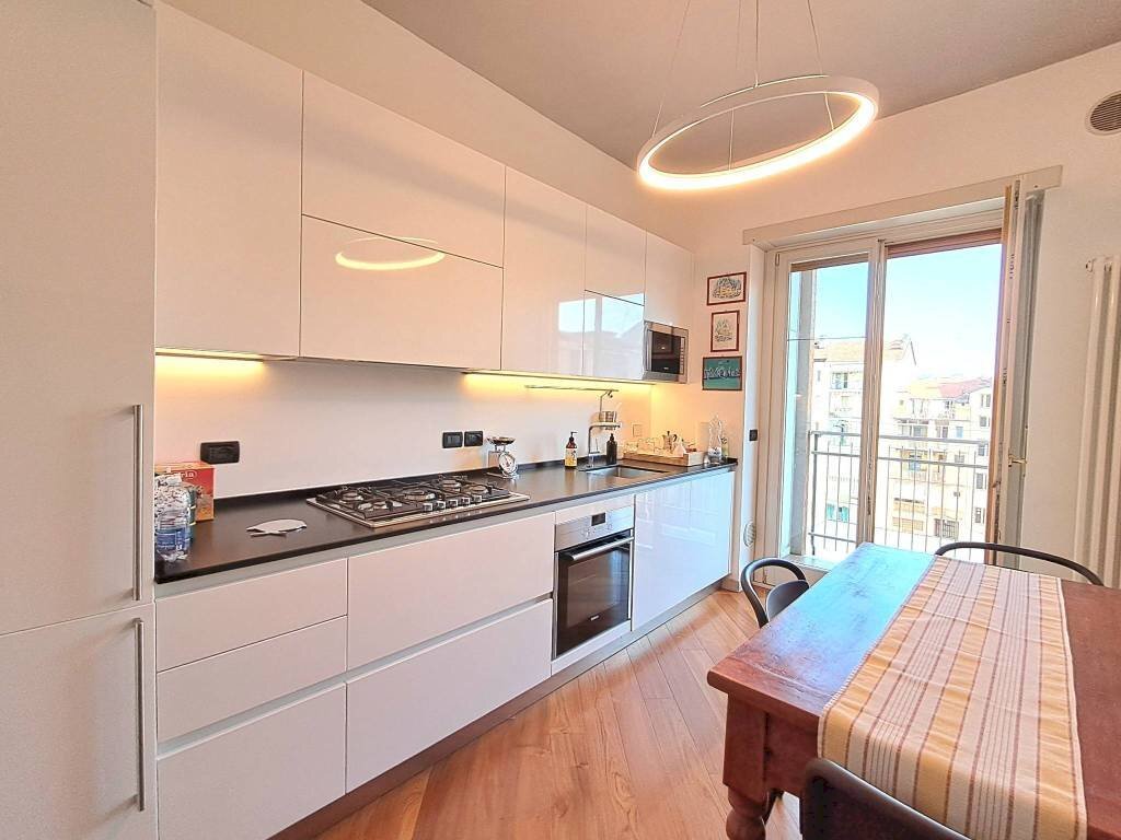 Cucina - Four-room apartment via Antonio Canova, 25, Torino (neighborhood San Salvario) - photo 2