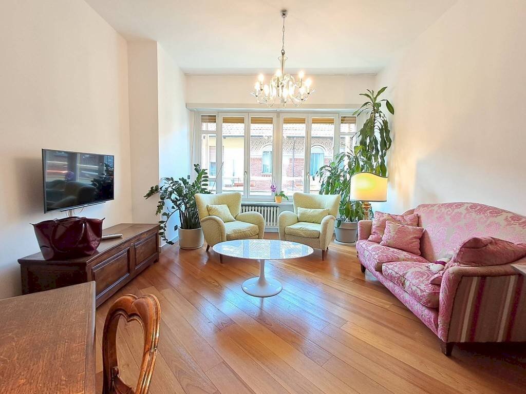 Salone - Four-room apartment via Antonio Canova, 25, Torino (neighborhood San Salvario) - photo 3