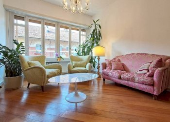 Salone - Four-room apartment via Antonio Canova, 25, Torino (neighborhood San Salvario) - photo 11