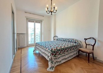 Camera da letto - Four-room apartment via Antonio Canova, 25, Torino (neighborhood San Salvario) - photo 29
