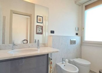 Bagno - Four-room apartment via Antonio Canova, 25, Torino (neighborhood San Salvario) - photo 32