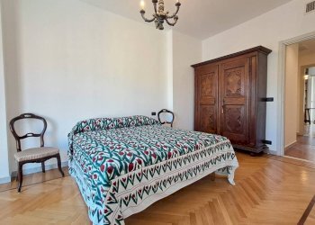 Camera da letto - Four-room apartment via Antonio Canova, 25, Torino (neighborhood San Salvario) - photo 35
