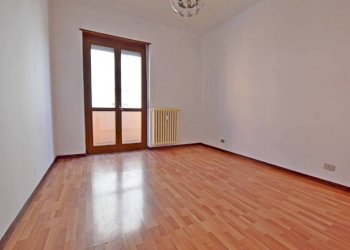 Camera da letto - Appartamento via Mercurino Sappa, 3, Mondovì - foto 12
