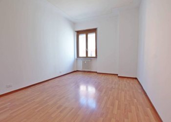 Camera da letto - Appartamento via Mercurino Sappa, 3, Mondovì - foto 14