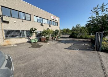 Cortile interno - Capannone via delle Querce, 22, Anzola dell'Emilia - foto 1