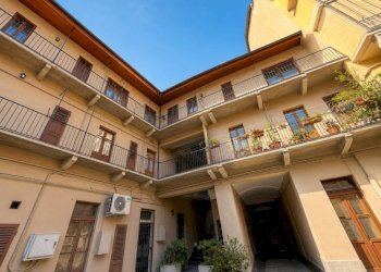 Cortile interno - Trilocale via Federico Menabrea, 2, Torino (zona San Salvario) - foto 3