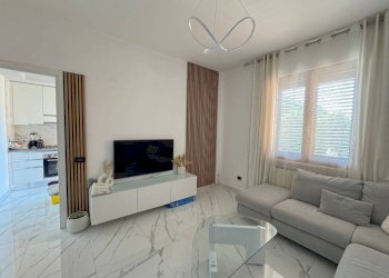 Salone - Trilocale via Ippolito Nievo, 4, Monza - foto 1
