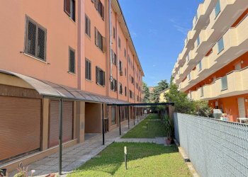 Balcone - Three-room apartment via Ippolito Nievo, 4, Monza - photo 8