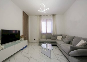 Salone - Three-room apartment via Ippolito Nievo, 4, Monza - photo 10