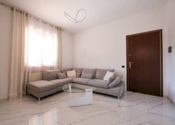 Salone - Three-room apartment via Ippolito Nievo, 4, Monza - photo 14