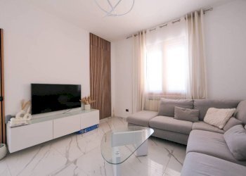 Salone - Three-room apartment via Ippolito Nievo, 4, Monza - photo 15