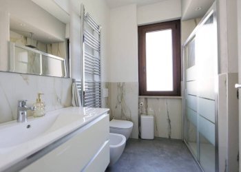 Bagno - Three-room apartment via Ippolito Nievo, 4, Monza - photo 16