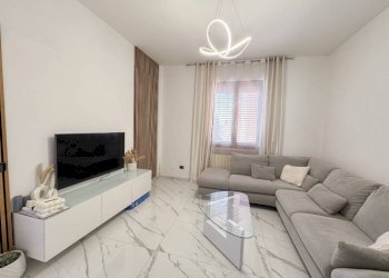 Salone - Three-room apartment via Ippolito Nievo, 4, Monza - photo 23