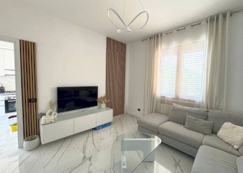 Salone - Three-room apartment via Ippolito Nievo, 4, Monza - photo 26