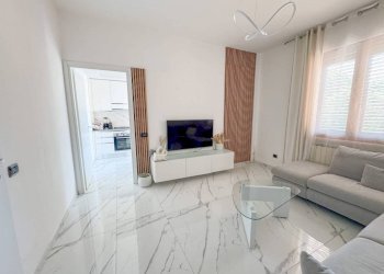 Salone - Three-room apartment via Ippolito Nievo, 4, Monza - photo 32