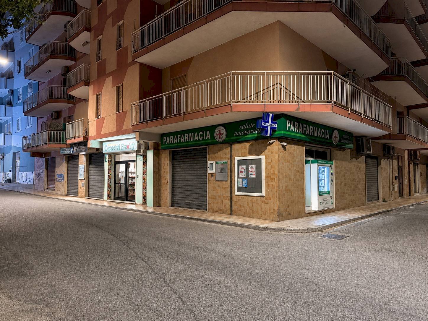 Foto 1 - Negozio via Fiume
 
46, Catanzaro - foto 1