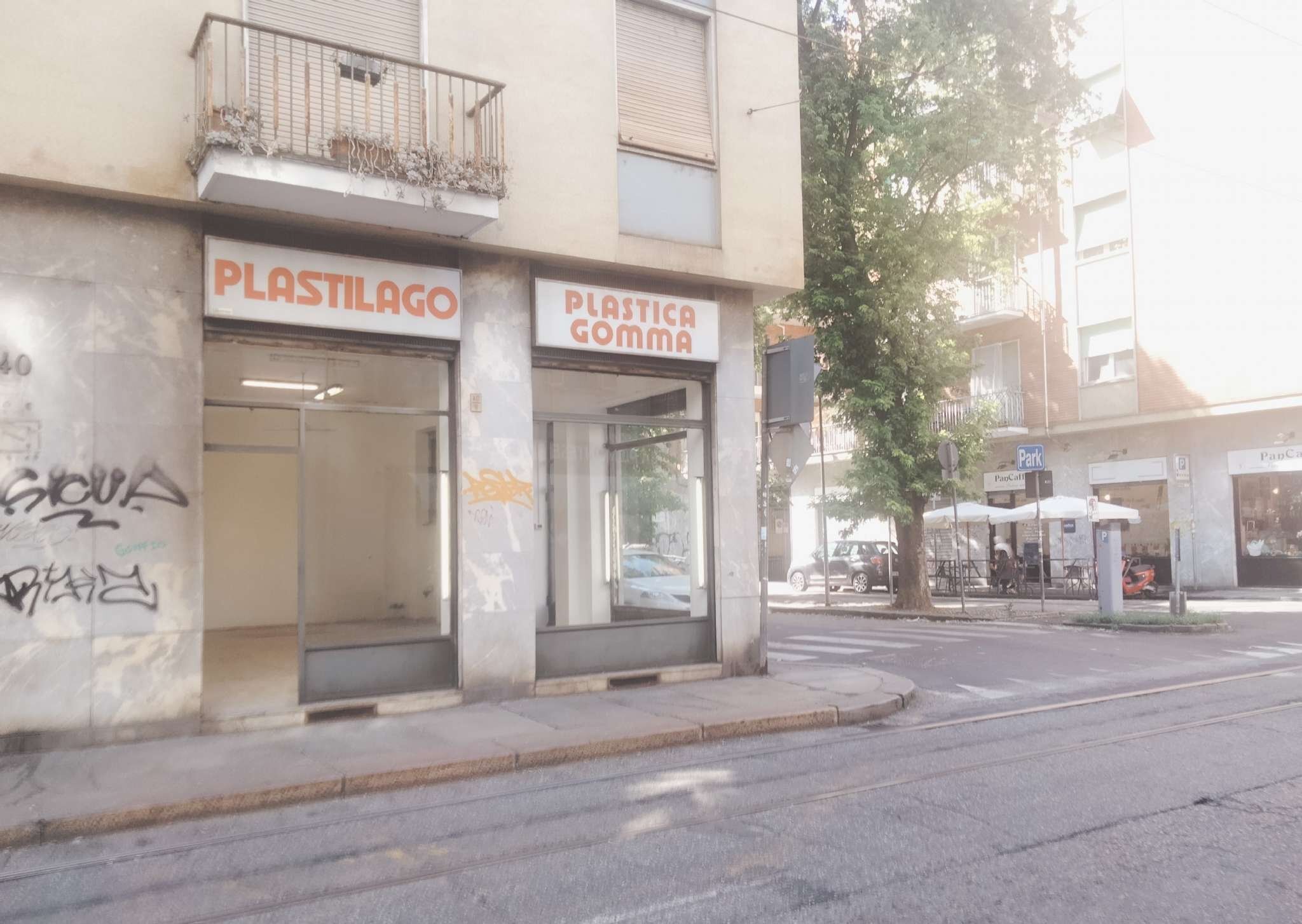 facciata - Negozio via Napione, 40, Torino (zona Vanchiglia) - foto 2