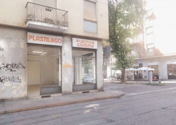 facciata - Negozio via Napione, 40, Torino (zona Vanchiglia) - foto 2