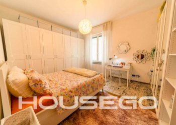 Camera da letto - Bilocale via Giovanni Daneo, 115C, Genova (zona Marassi) - foto 11