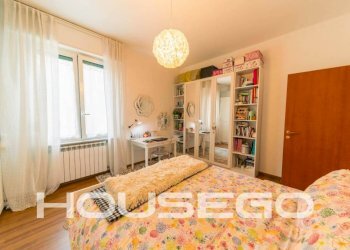 Camera da letto - Bilocale via Giovanni Daneo, 115C, Genova (zona Marassi) - foto 14