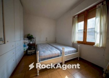 Camera da letto - Casa indipendente via Francesco Cossiga, 180, Siligo - foto 12