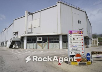 Facciata - Negozio Zona Industriale D1, Tito - foto 8