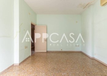 Camera da letto - Trilocale via Val di Cogne, 22, Roma - foto 18