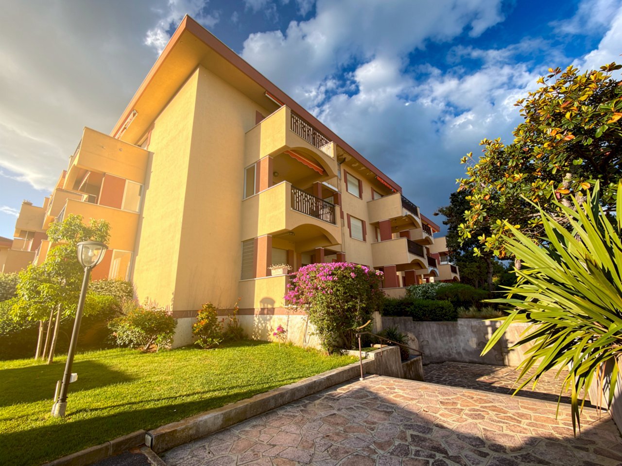 complesso - Four-room apartment Via Villebone 39, Diano Marina - photo 1