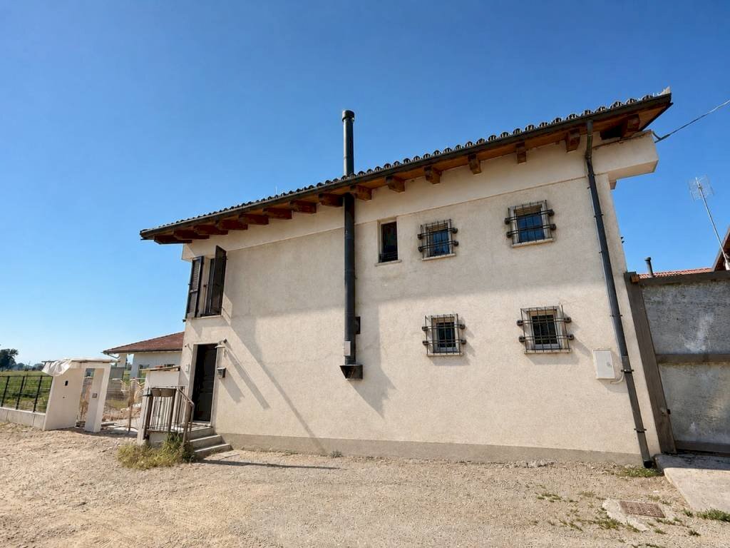 Facciata - Villa vicolo Ritana, 4, Carmagnola - foto 1