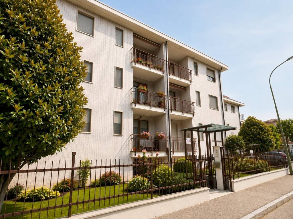 Facciata - Quadrilocale viale Signorini, 7, Villastellone - foto 1