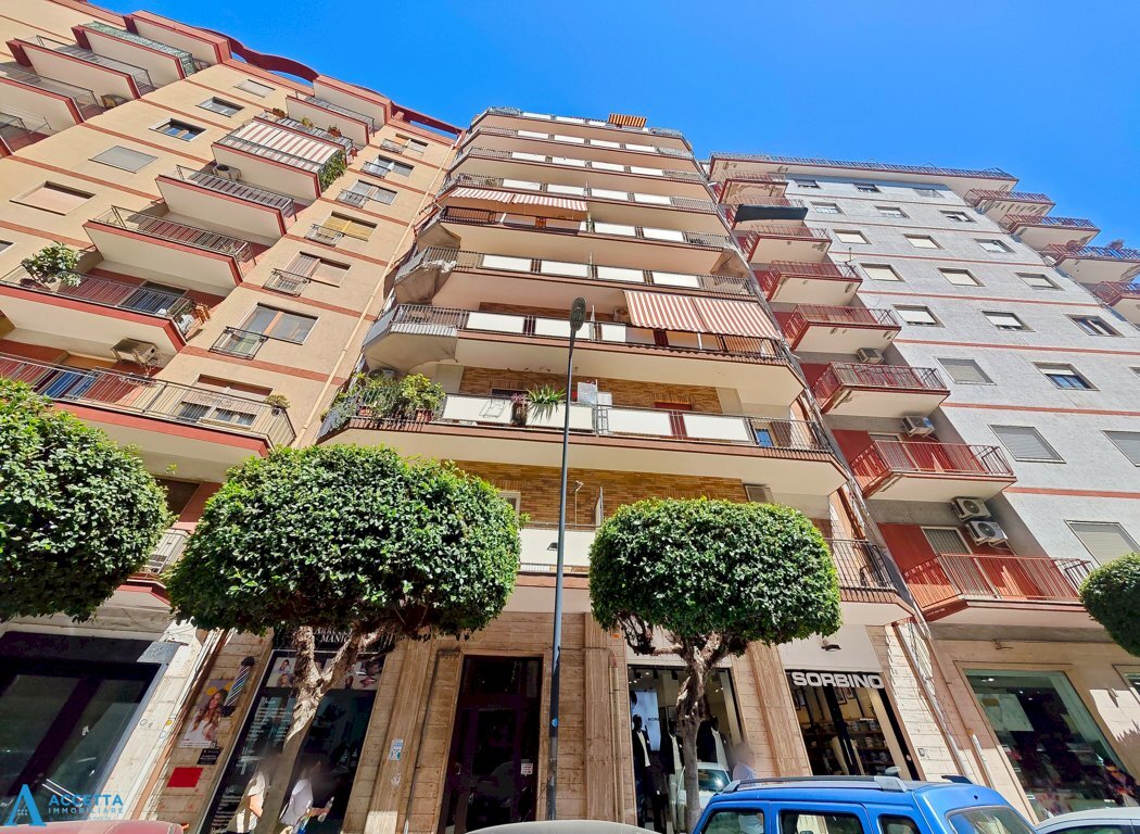 Facciata - Trilocale Viale Liguria 27, Taranto - foto 2