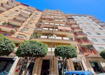 Facciata - Trilocale Viale Liguria 27, Taranto - foto 2