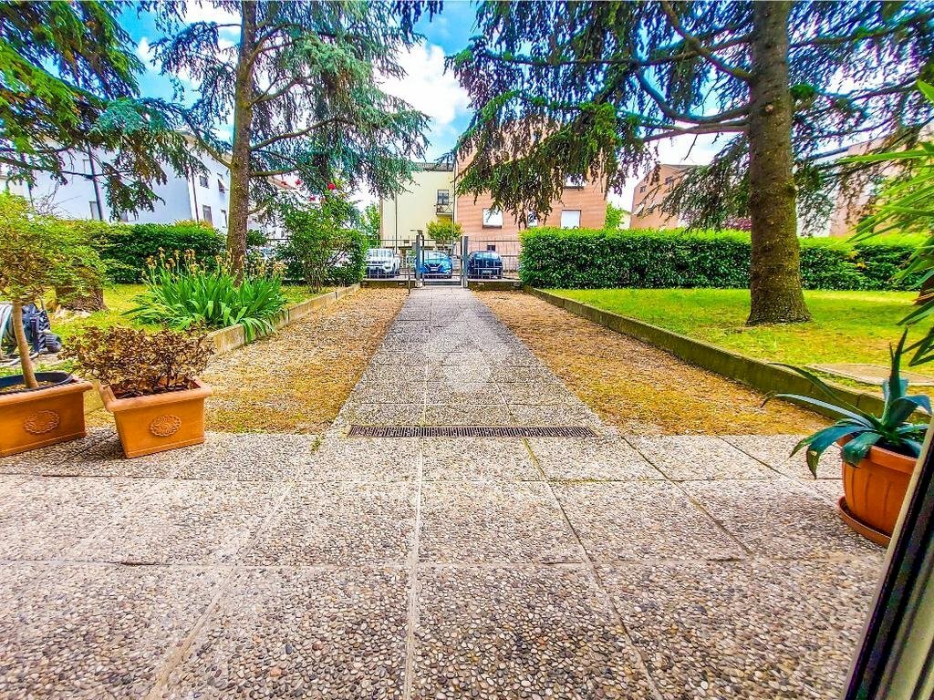 Four-room apartment Via del Donatore di Sangue, Torrile - photo 2