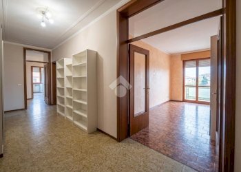 Four-room apartment Via Rodolfo Morandi, Torrile - photo 2